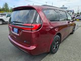 Used 2021 Chrysler Pacifica Limited w/ Uconnect Theater Family Group image 5