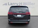 Used 2022 Chrysler Pacifica Touring-L image 4