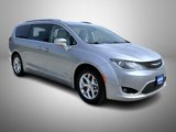 Used 2019 Chrysler Pacifica Touring-L Plus w/ Tire & Wheel Group image 3