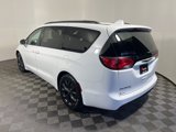 Used 2020 Chrysler Pacifica Touring w/ Advanced Safetytec Group image 4