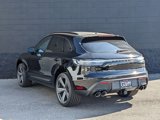 Certified 2025 Porsche Macan image 3