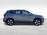 Used 2024 Volkswagen Taos SE image 2