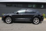 Certified 2022 Porsche Macan image 2