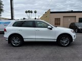 Used 2015 Volkswagen Touareg Sport image 2