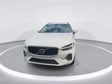 Used 2022 Volvo XC60 B5 Momentum image 3
