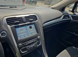 Used 2017 Ford Fusion SE w/ Fusion SE Technology Package image 4