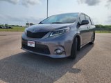 Used 2017 Toyota Sienna SE image 3