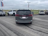 Used 2022 Chrysler Pacifica Touring-L image 6