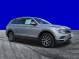 Used 2020 Volkswagen Tiguan SE w/ Panoramic Sunroof Package image 2