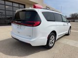 Used 2022 Chrysler Pacifica Limited image 5