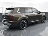 Used 2024 Kia Telluride SX w/ Towing Package image 3