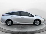 Used 2016 Toyota Prius Four Touring image 2