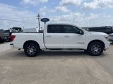 Used 2021 Nissan Titan SV w/ SV Convenience Package image 3