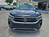 Used 2022 Volkswagen Taos SE w/ Panoramic Sunroof Package image 2