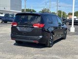 Used 2018 Chrysler Pacifica Touring-L Plus w/ S Appearance Package image 4