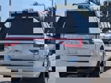 Used 2016 Lincoln Navigator Select image 4