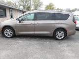 Used 2017 Chrysler Pacifica Touring-L Plus w/ Advanced Safetytec Group image 5