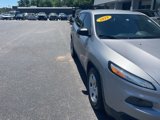 Used 2015 Jeep Cherokee Sport image 2