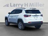 New 2025 Jeep Compass Latitude image 3