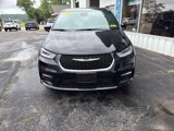 New 2025 Chrysler Pacifica Select image 2