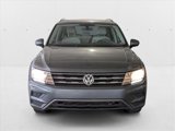 Used 2018 Volkswagen Tiguan SE w/ Panoramic Sunroof Package image 2