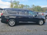 Used 2018 Chrysler Pacifica Touring-L image 5