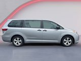 Used 2017 Toyota Sienna L image 2