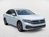 Used 2023 Volkswagen Jetta SE image 2