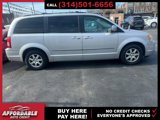 Used 2010 Chrysler Town & Country Touring image 3