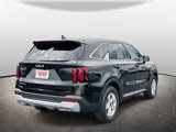 Used 2024 Kia Sorento LX image 2