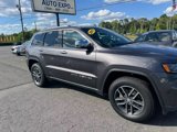 Used 2017 Jeep Grand Cherokee Limited w/ Luxury Group II image 4