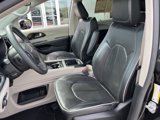 Used 2023 Chrysler Pacifica Limited image 4