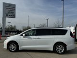 Used 2022 Chrysler Pacifica Touring-L image 4