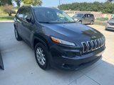Used 2016 Jeep Cherokee Latitude w/ Cold Weather Group image 4