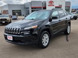 Used 2017 Jeep Cherokee Sport image 4