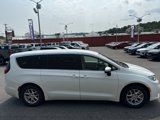 Used 2023 Chrysler Pacifica Touring-L image 4