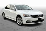 Used 2017 Volkswagen Passat 1.8T SEL Premium image 2