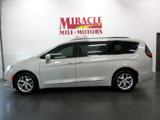 Used 2019 Chrysler Pacifica Touring-L Plus image 2