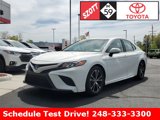 Used 2020 Toyota Camry SE w/ Sunroof Package image 2