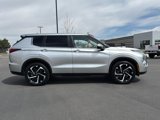 Used 2022 Mitsubishi Outlander SE image 2