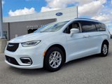 Used 2021 Chrysler Pacifica Touring-L w/ Uconnect Theater Family Group image 2