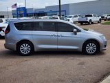 Used 2020 Chrysler Pacifica Touring-L image 2