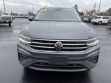 Certified 2022 Volkswagen Tiguan SE w/ Panoramic Sunroof Package image 2