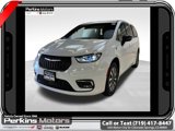 Used 2023 Chrysler Voyager LX image 3