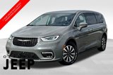Certified 2022 Chrysler Pacifica Touring-L w/ Uconnect Theater Family Group image 4