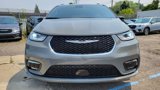 Used 2025 Chrysler Pacifica Select image 3