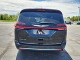 Used 2023 Chrysler Pacifica Touring-L image 6