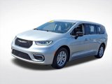 Certified 2024 Chrysler Pacifica Touring-L image 6