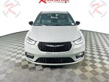 New 2025 Chrysler Pacifica Select image 2