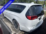 Used 2020 Chrysler Pacifica Touring w/ Advanced Safetytec Group image 3